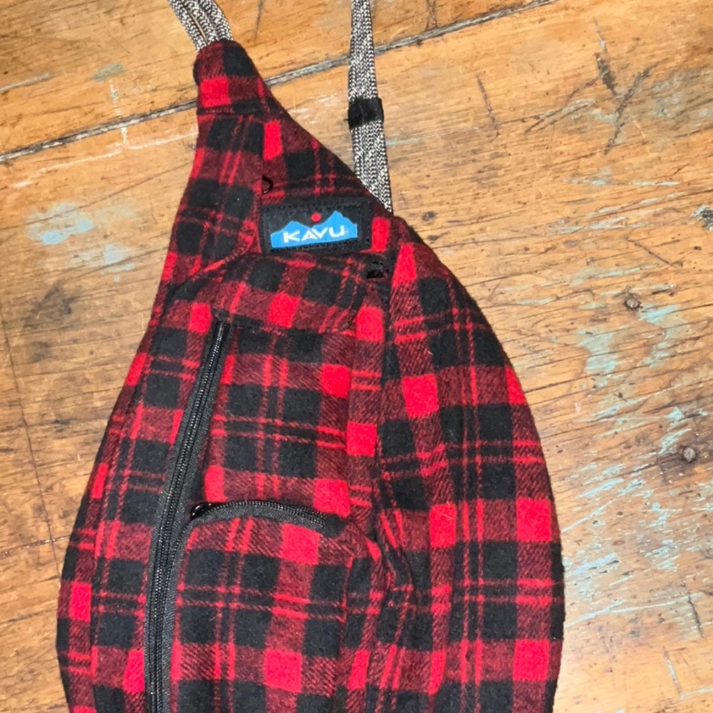 Kavu flannel crossbody bag NWOT